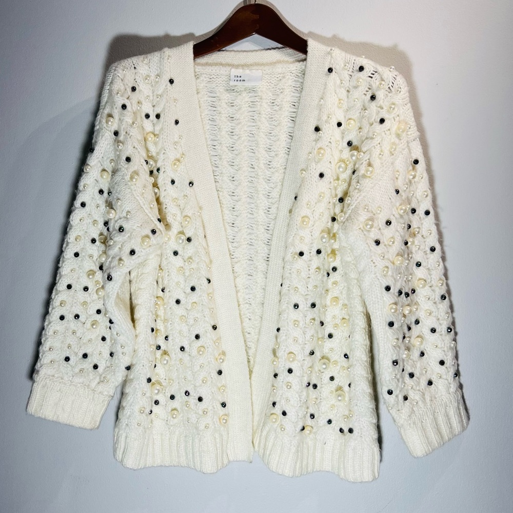 White Pearl Detailed Knit Cardigan**Small $348 - Picture 7 of 8